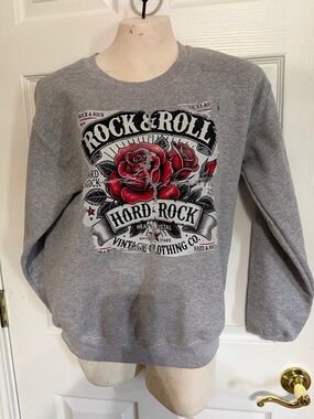 Gildan Gray Rock & Roll Hard Rock Rose Graphic Sweatshirt